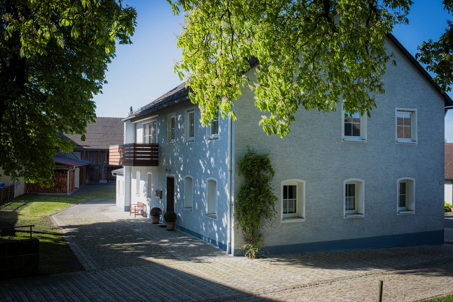 Immobilienverkauf: Historisches Mehrfamilienhaus mit Ausbaupotenzial in Speichersdorf